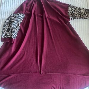 Size 3X Hi-Lo maroon and leopard kimono
